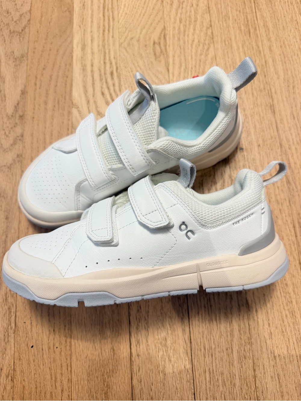On The Roger Kids White Velcro Sneakers Size 2 US / EU 33.5